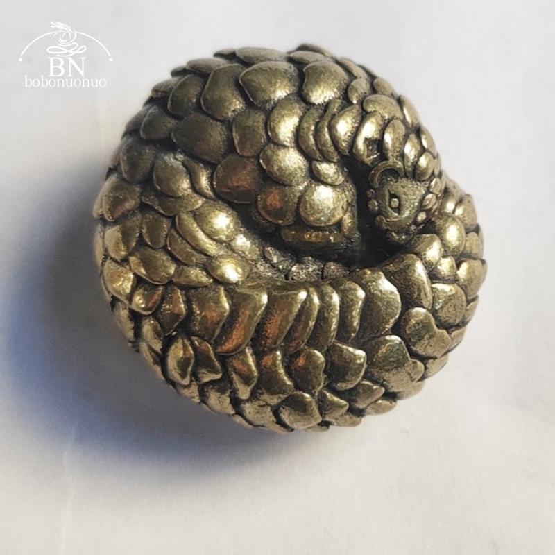 Retro Gaming Decor - Massief Messing Sferische Pangolin Beeldje Miniatuur